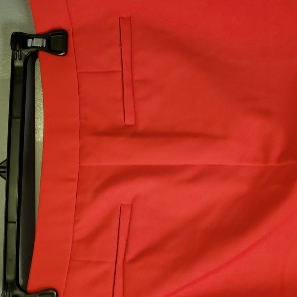 Rafaella Lady's Red Capris with Rivoted V Cut above Ankle - Picture 6 of 8